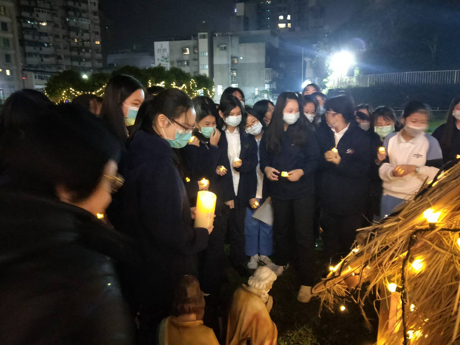 迎請聖嬰到馬槽